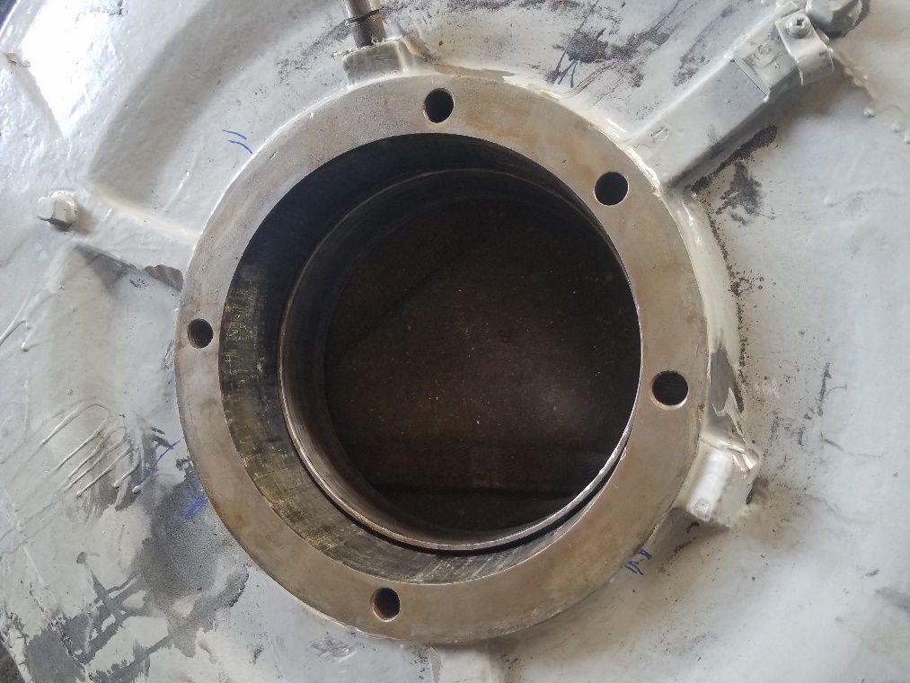 Cajuela de motor desgastada antes de la reconstrucción